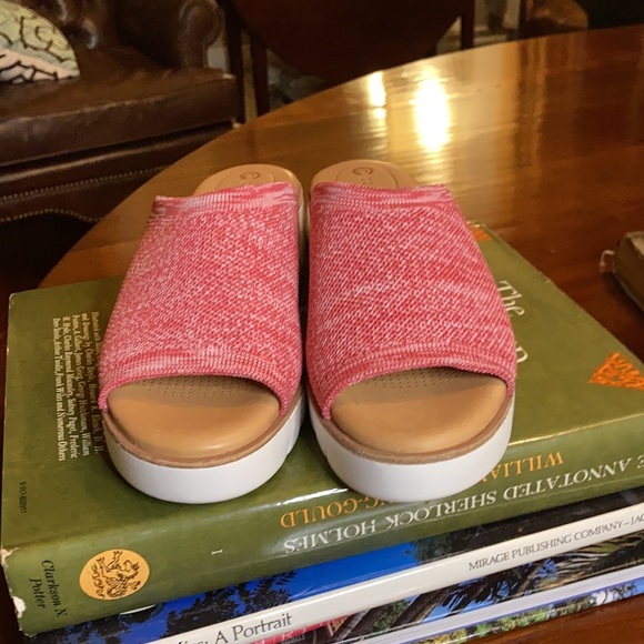 CC Corso Como Ditya Two-Tone Knit Slide Wedge Sandals - Picture 9 of 14